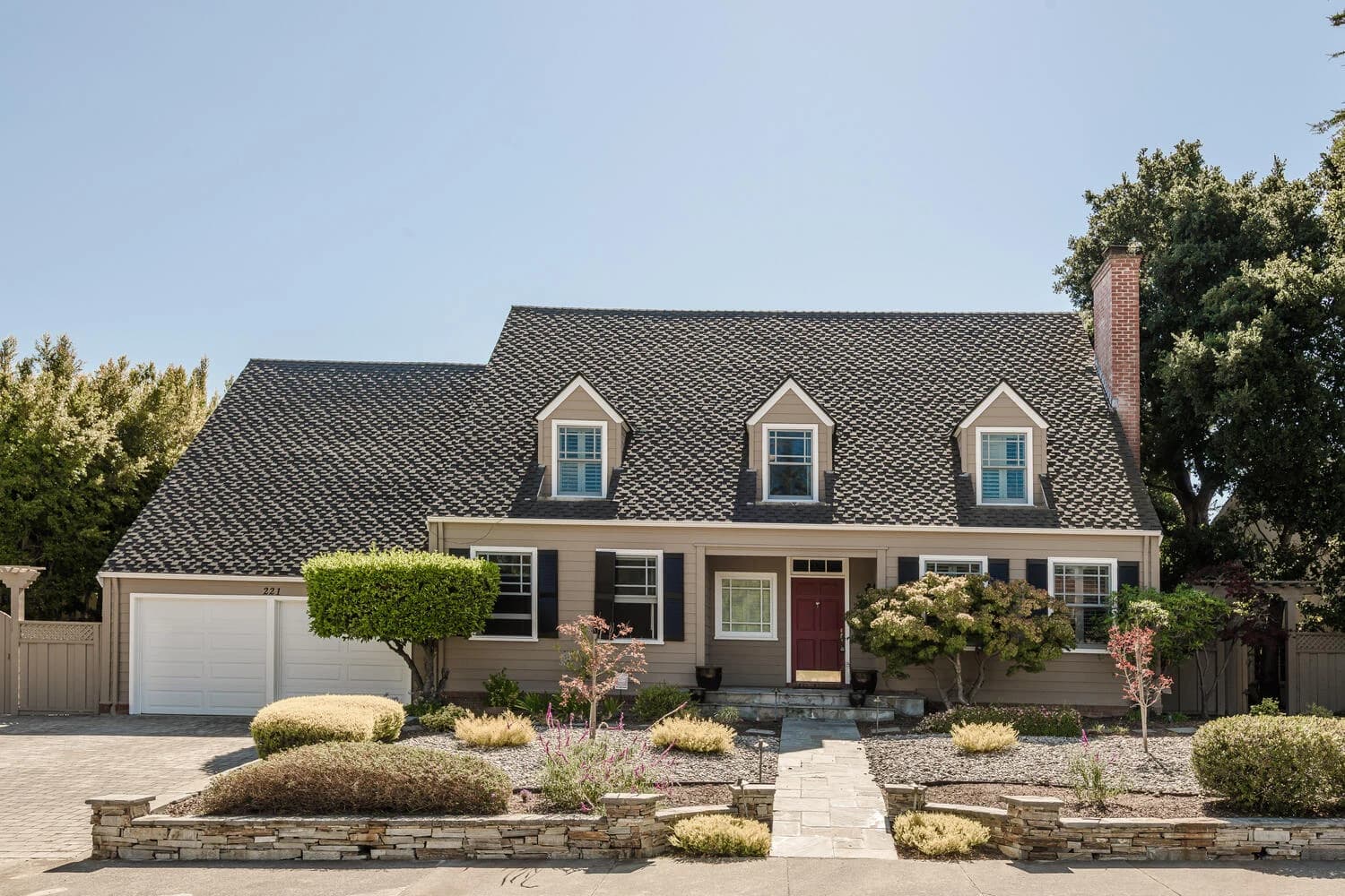 221 Parrott Drive — photo 1