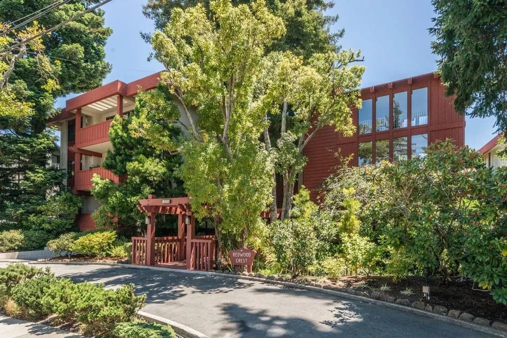 Redwood Crest End Unit in Burlingame