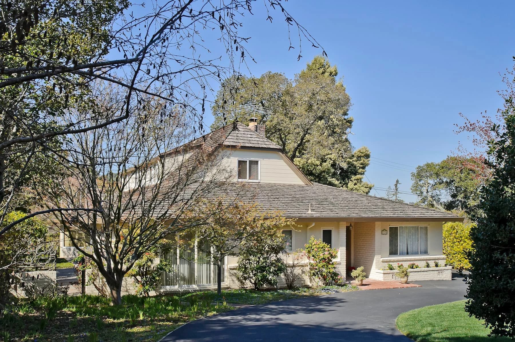 2230 Oakdale Road — photo 1