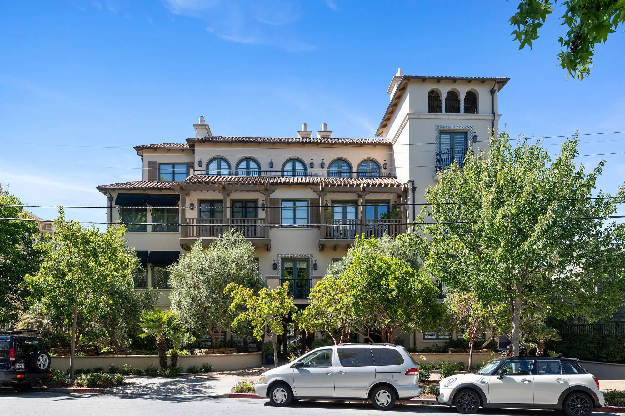 Burlingame Penthouse with Two Primary Suites
