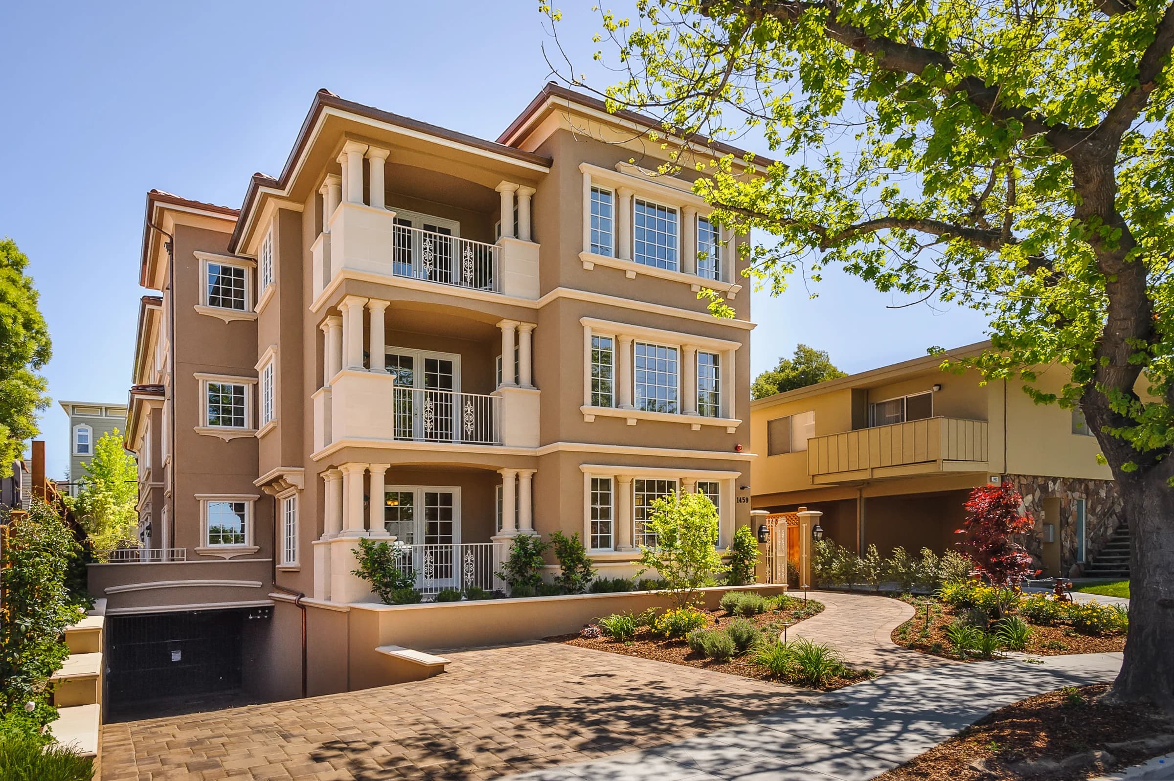 Full-Floor Luxury Condo in Burlingame